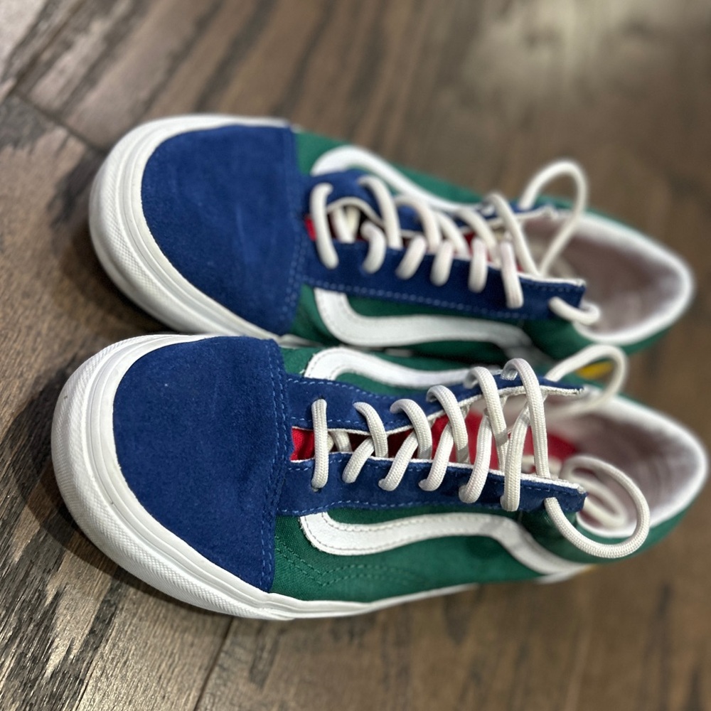 Vans - Picture 4 of 11
